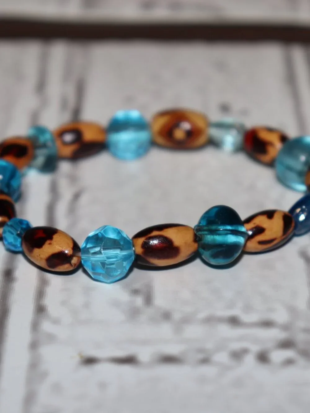 🤎💙✨ NWOT Wooden & Blue Glass Beaded Bracelet · 7" - Picture 1 of 4